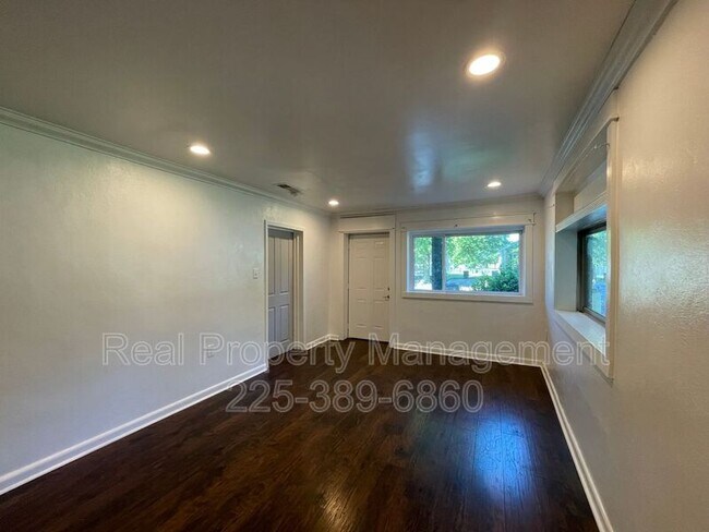 Photo - 9642 Lewis St