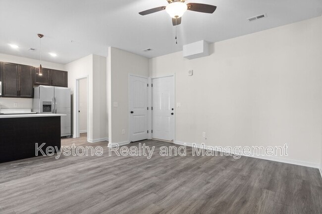 Photo - 203-C-203 E Johnson Cir