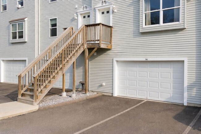 Pine Rock Townhomes  Student Living