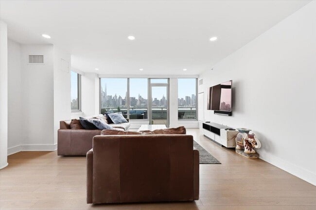 Photo - 9 Ave at Port Imperial Unit 1016