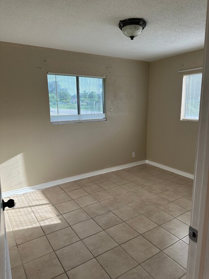 Photo - 1253 Palm Dr