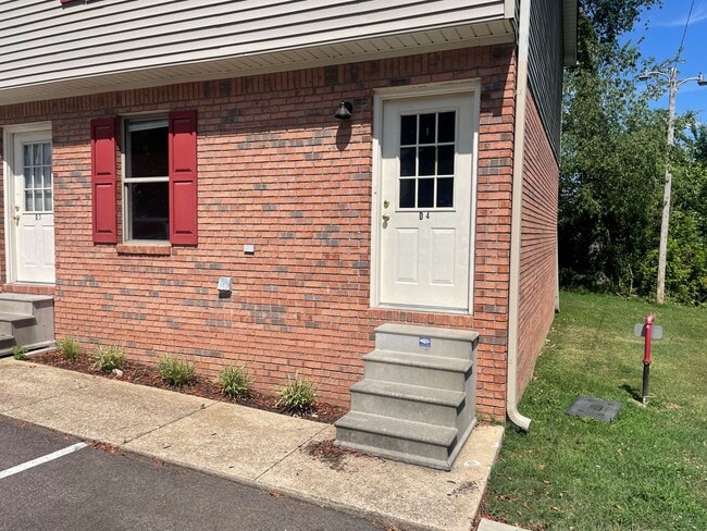 Building Photo - 148 W Peach St Unit D4