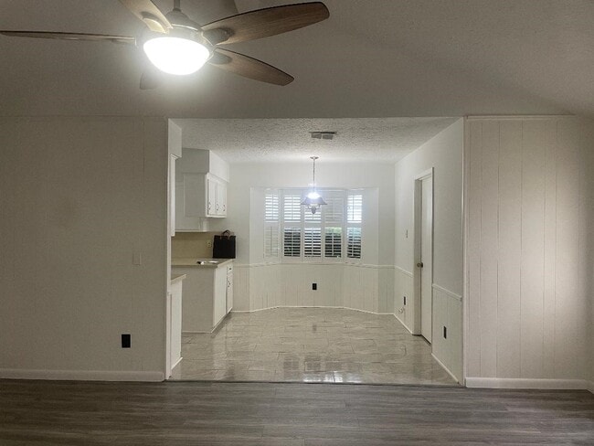 Photo - 9303 Roos Rd