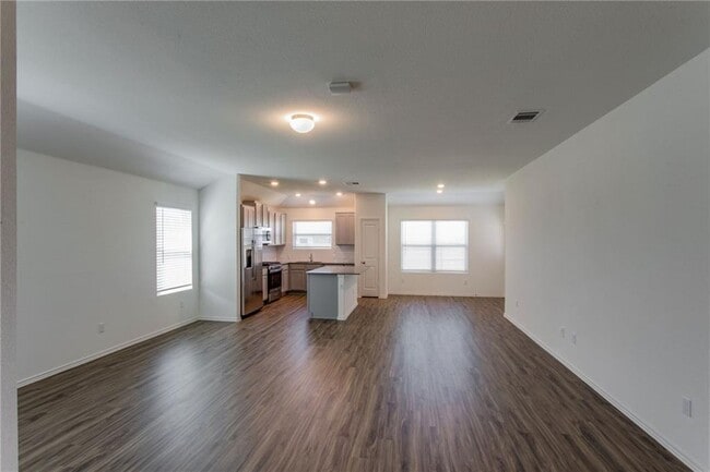 6412 Laurencia Pl