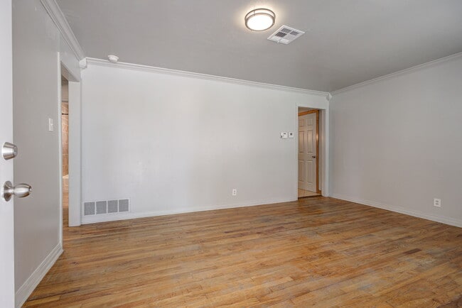 Photo - 910 Garver St