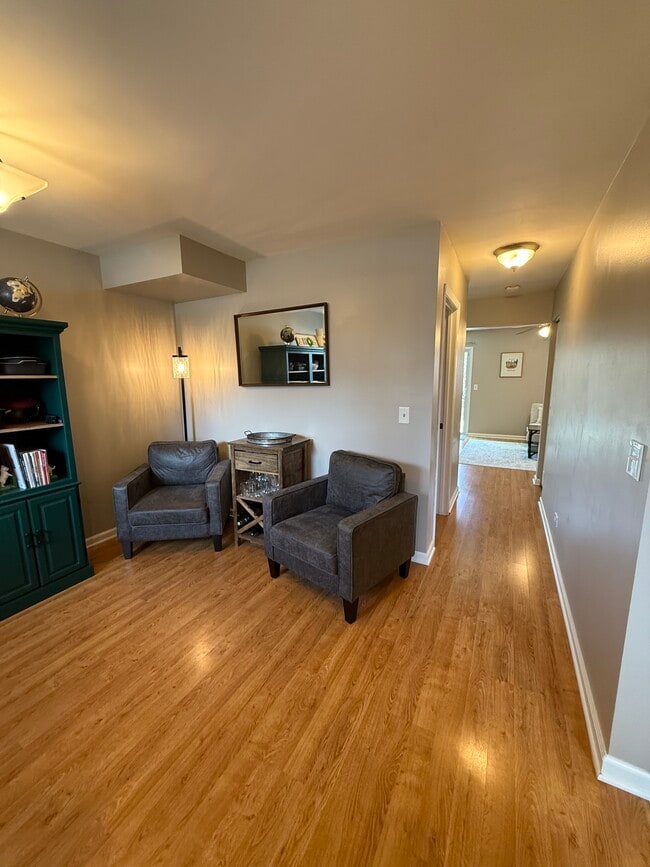 Photo - 7S478 Lynn Dr