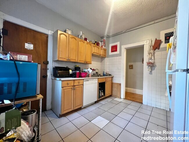 Photo - 18 Glenville Ave Unit 2