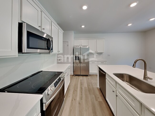 1047 Highland Walk