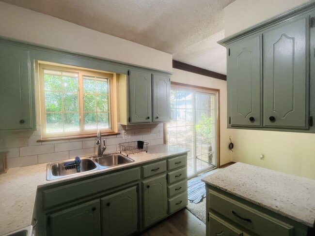 641 Hunters Hill Rd