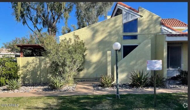 Building Photo - 4722 N 10th Pl Rental
