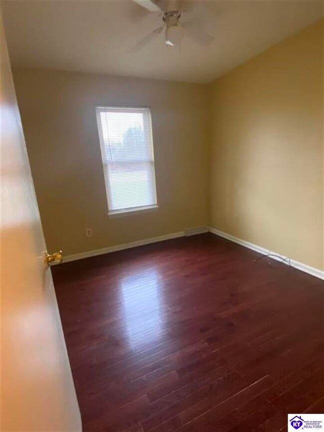 Photo - 621 E Lincoln Trail Blvd