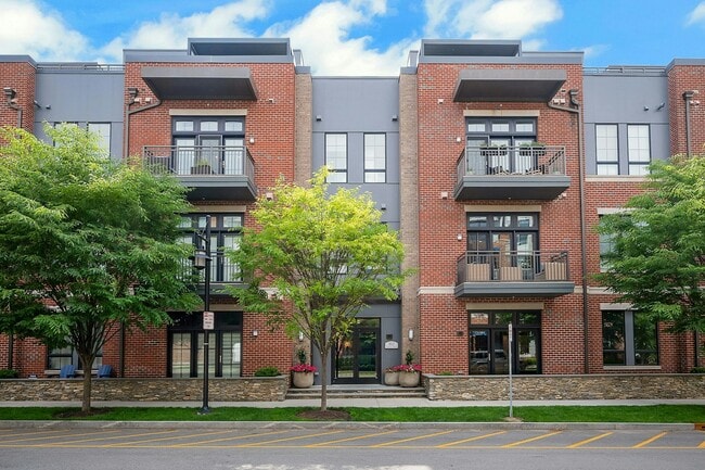 Building Photo - 102 Legend Dr