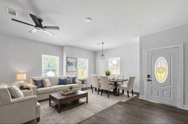 Photo - 6010 Bobby Burns St