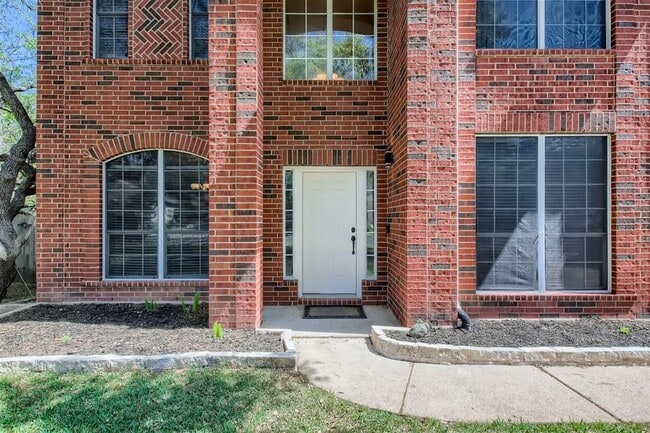 Photo - 5320 Spirea Cove