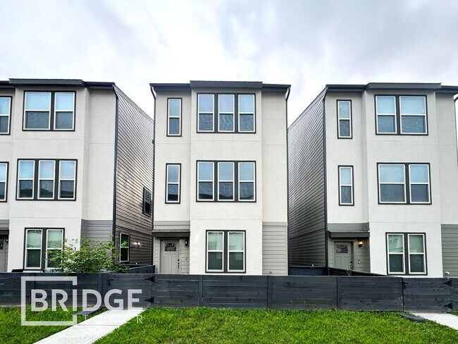 Photo - 18532 Centro Row