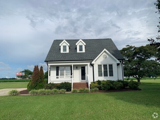 Building Photo - Pretty Home, Featuring 1st Floor Master Su...
