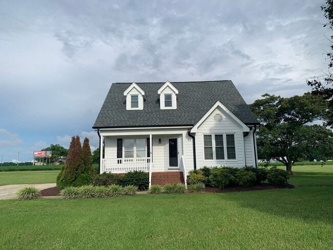 Pretty Home, Featuring 1st Floor Master Su... - Pretty Home, Featuring 1st Floor Master Su...