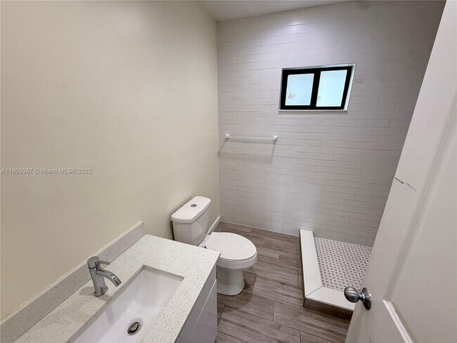 Photo - 542 NW 35th St Unit UPSTAIRS