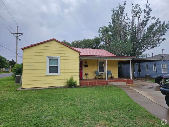 Building Photo - 2601 29th St Rental