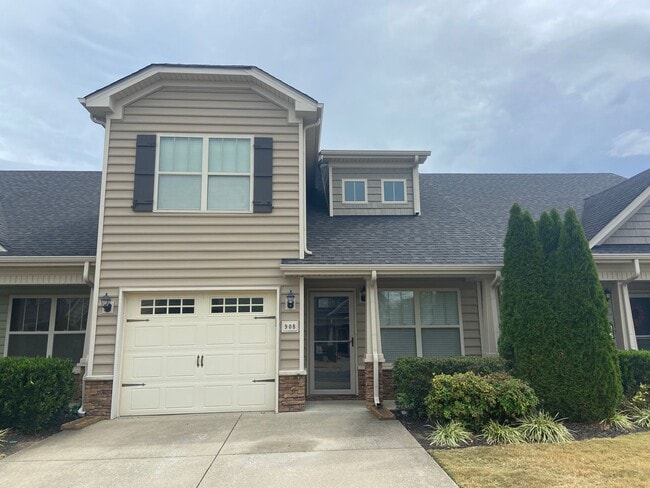 Building Photo - 3 Bedroom / 3 Bathroom / End Unit Townhome...