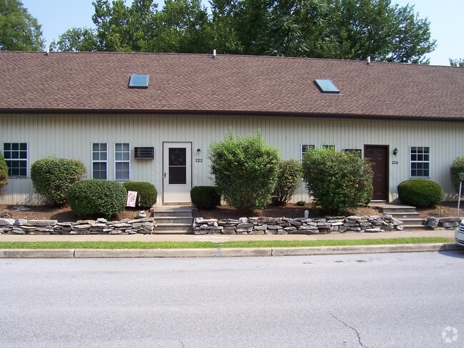 Building Photo - 226 Umberto Ave Rental