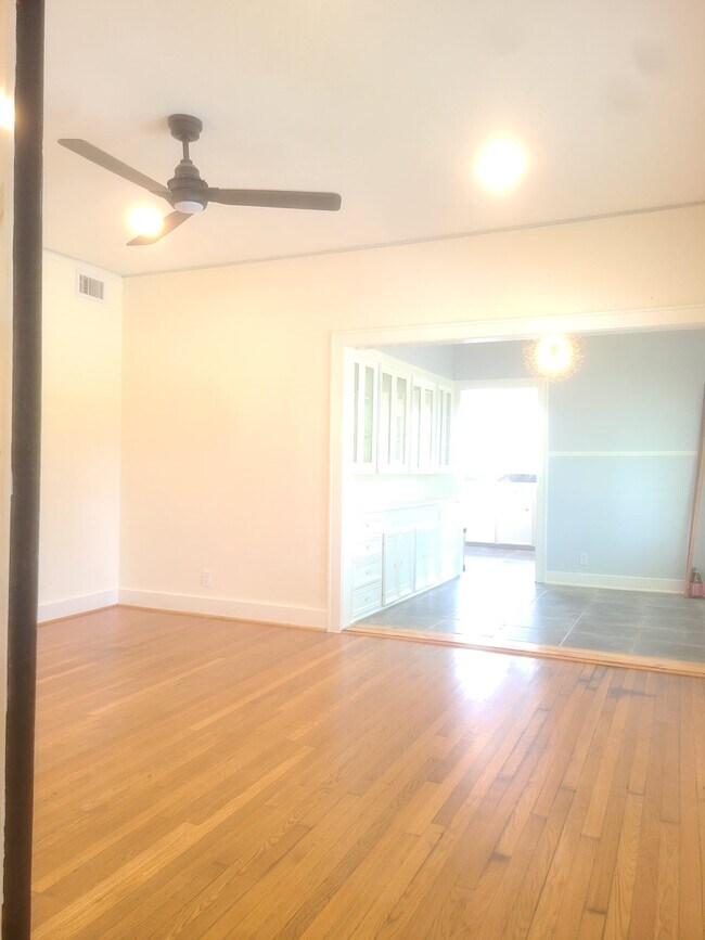 Photo - 4703 Chenevert St