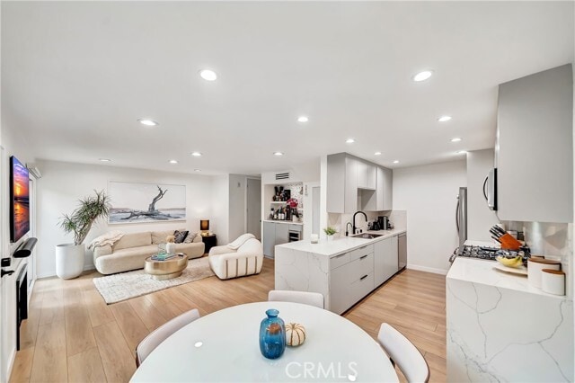 Photo - 14727 Magnolia Blvd