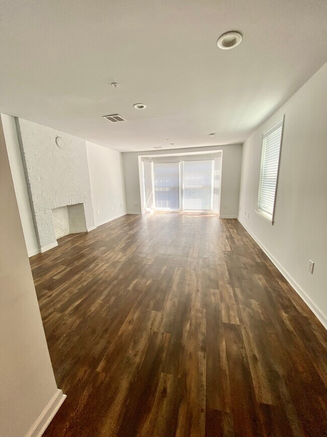 Photo - 402 Broadway Unit 2