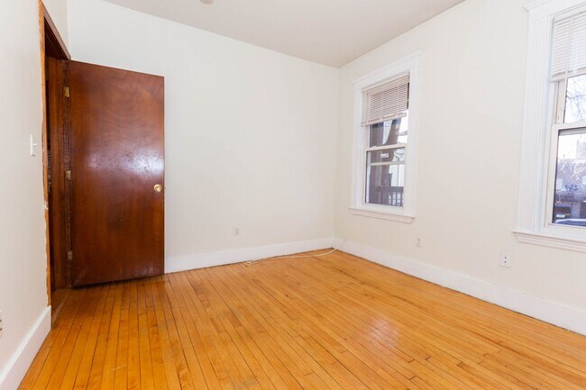 Photo - No Brokers Fee. No Security Deposit, Laund...