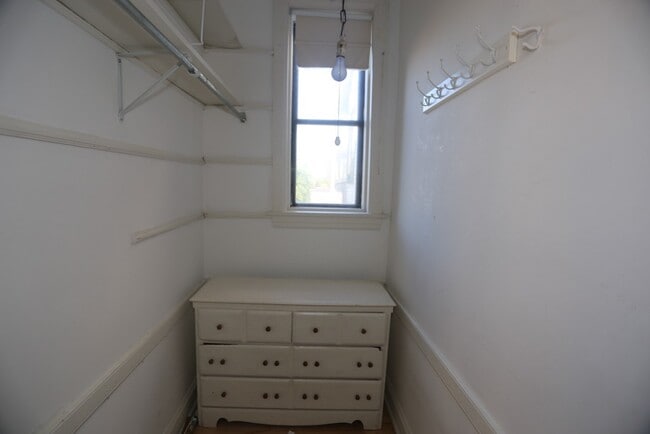Photo - 1927 W Schiller St Unit 3R