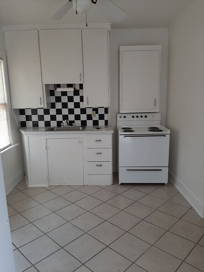 Photo - (2006 7th Avenue)