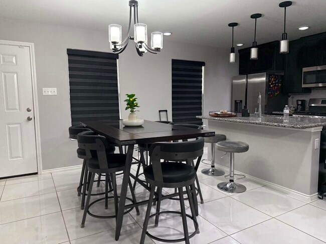 Photo - 5013 Castano Dr