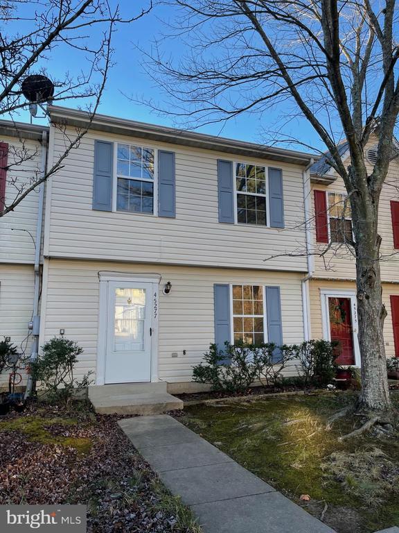 Photo - 45277 Keyport Ct Townhome