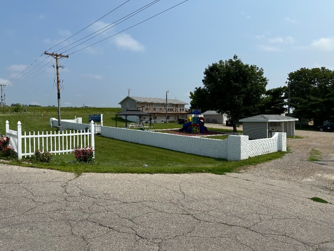 Photo - 2552 Smith Ave