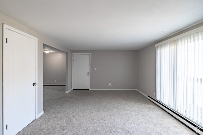 2BR, 1BA - 835SF - Living Room