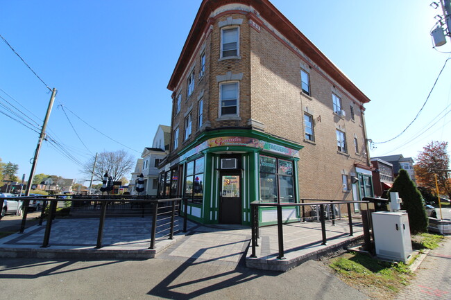 Building Photo - 167 Park Rd Unit 3-e