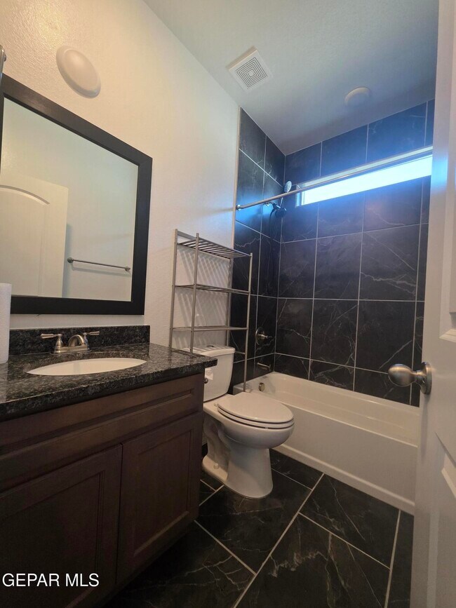 Photo - 4889 Christian Azcarate St