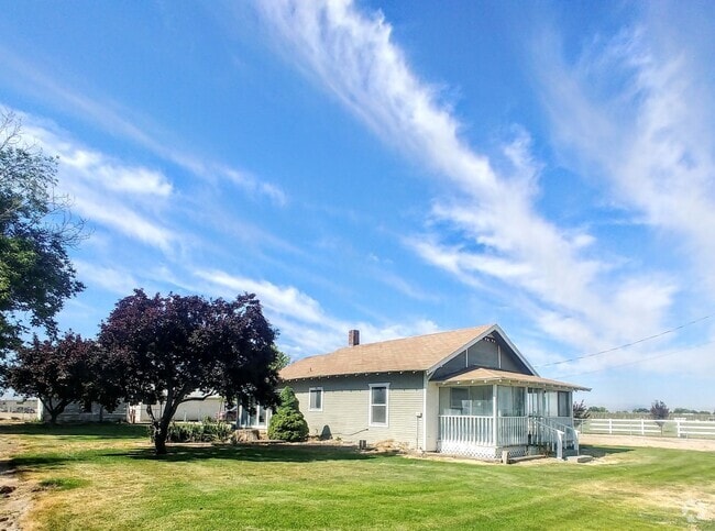 Building Photo - 2 Bed, 1 Bath Home with Covered Patios