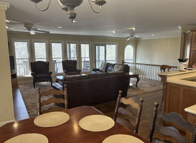 Photo - 462 Chalet Village Dr