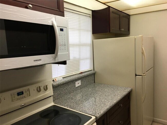 Photo - 3211 NW 103rd Ter Unidad 106-C