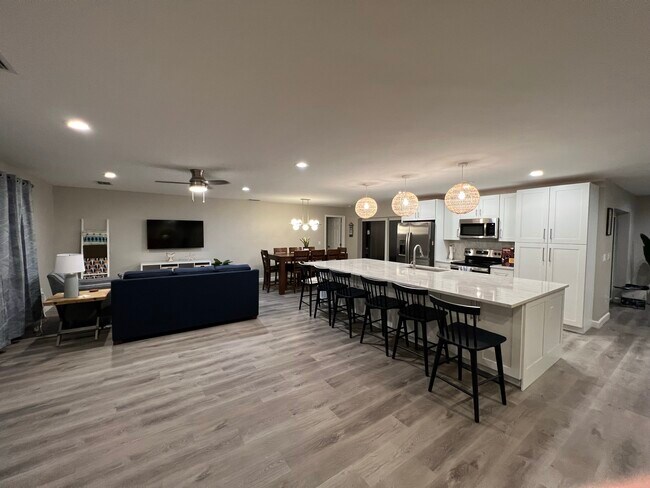 Entry - Open Kitchen, View of Family Room - 2206 Kings Lake Blvd