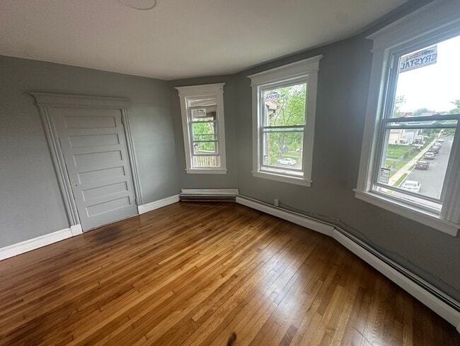 Photo - 275 Garden St Unit 4 bd - 1 ba 3rd floor
