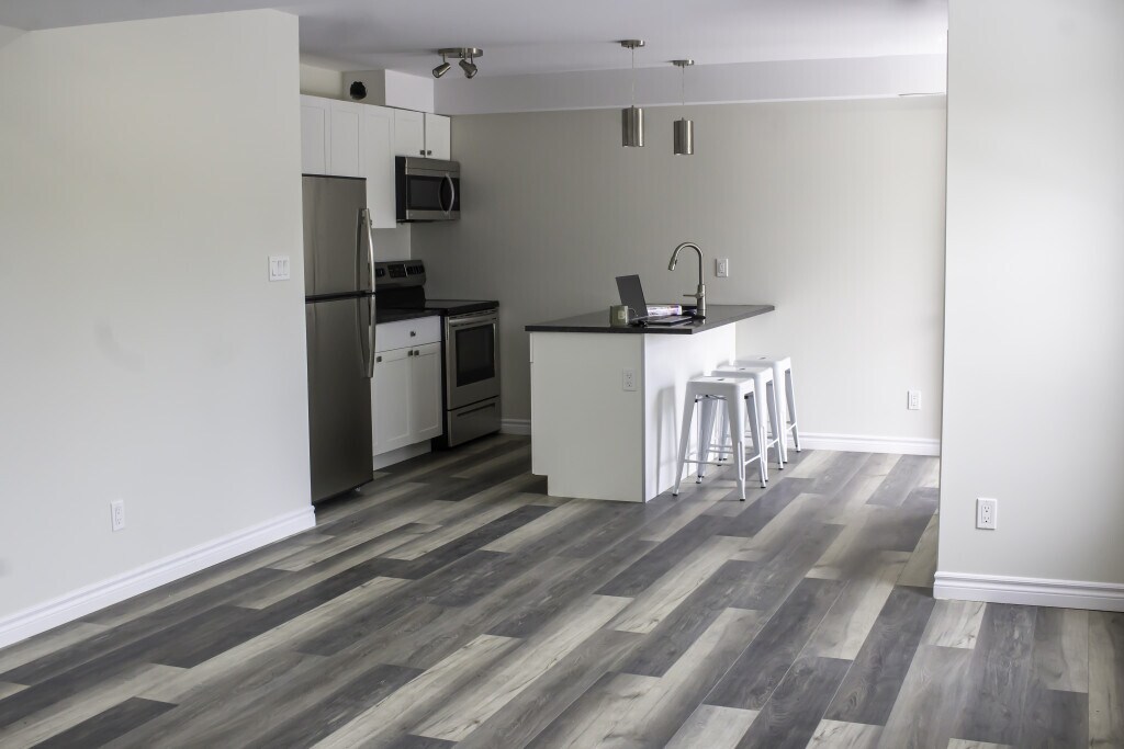 Photo - 717 St Antoine St