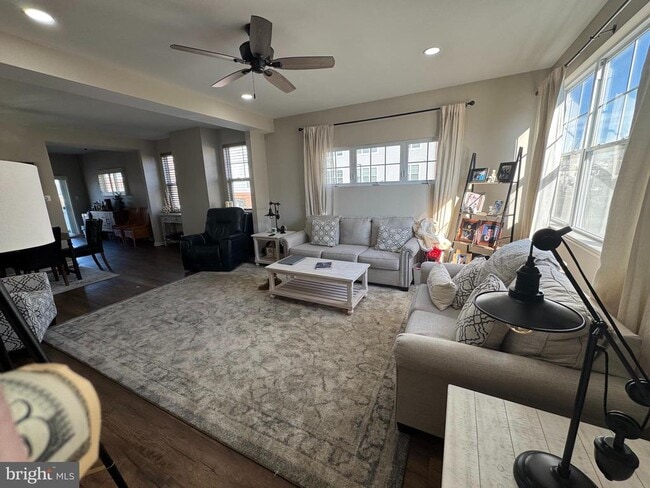 Photo - 43 S Poplar St