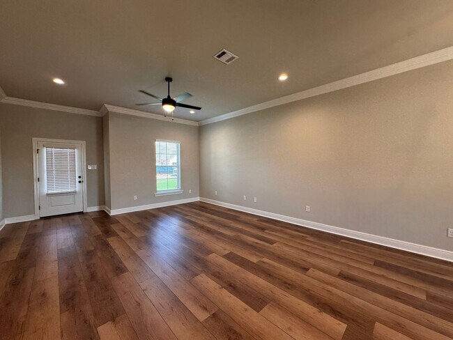 818 Venecia Dr