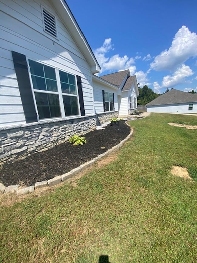 Photo - Quiet Living and close to the Back Gate