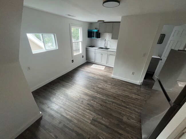 Building Photo - 212 Newhall St Unit 3