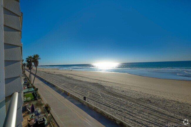 Building Photo - 3285 Ocean Front Walk Rental