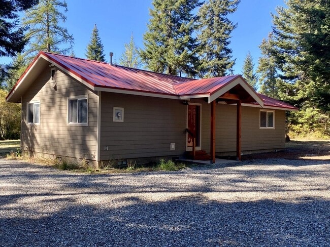 Building Photo - Fully renovated rambler on Westisde Rd with large shop