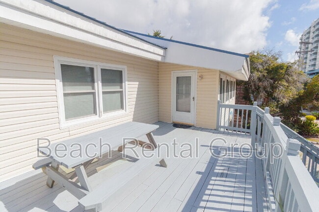 Photo - 4718 Seaview St